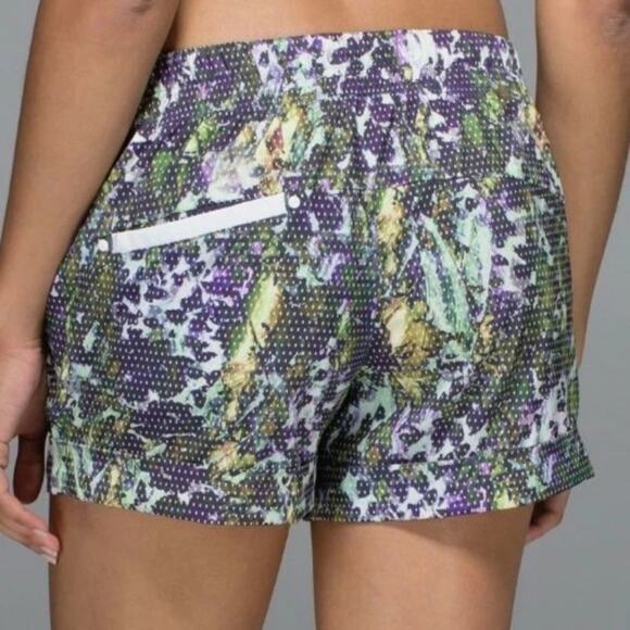 Lululemon Women’s Spring Breakaway Floral Sport White Multi Running Shorts Sz 6 - Picture 5 of 9